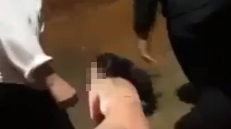 VIOLÊNCIA DOMÉSTICA: Mulher é atacada pelo namorado enquanto dormia em apartamento