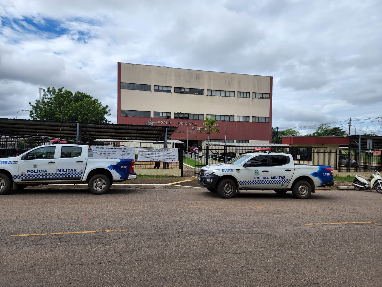 NEGACIONISTA: PM é chamada ao TRE após mulher ser impedida de entrar no local