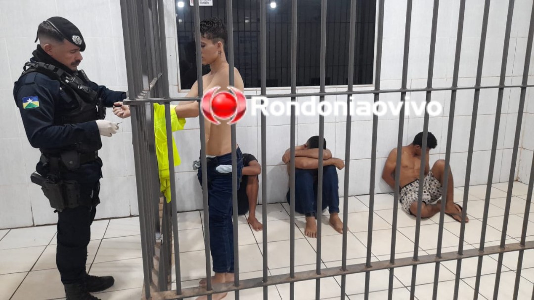 SE EXIBINDO: Bando é preso com duas armas no residencial Cristal da Calama