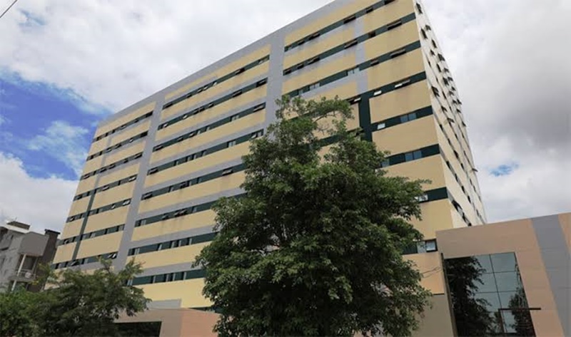 ABUSADO: Ex-marido é preso no Fórum após levar mulher a força para retirar protetiva