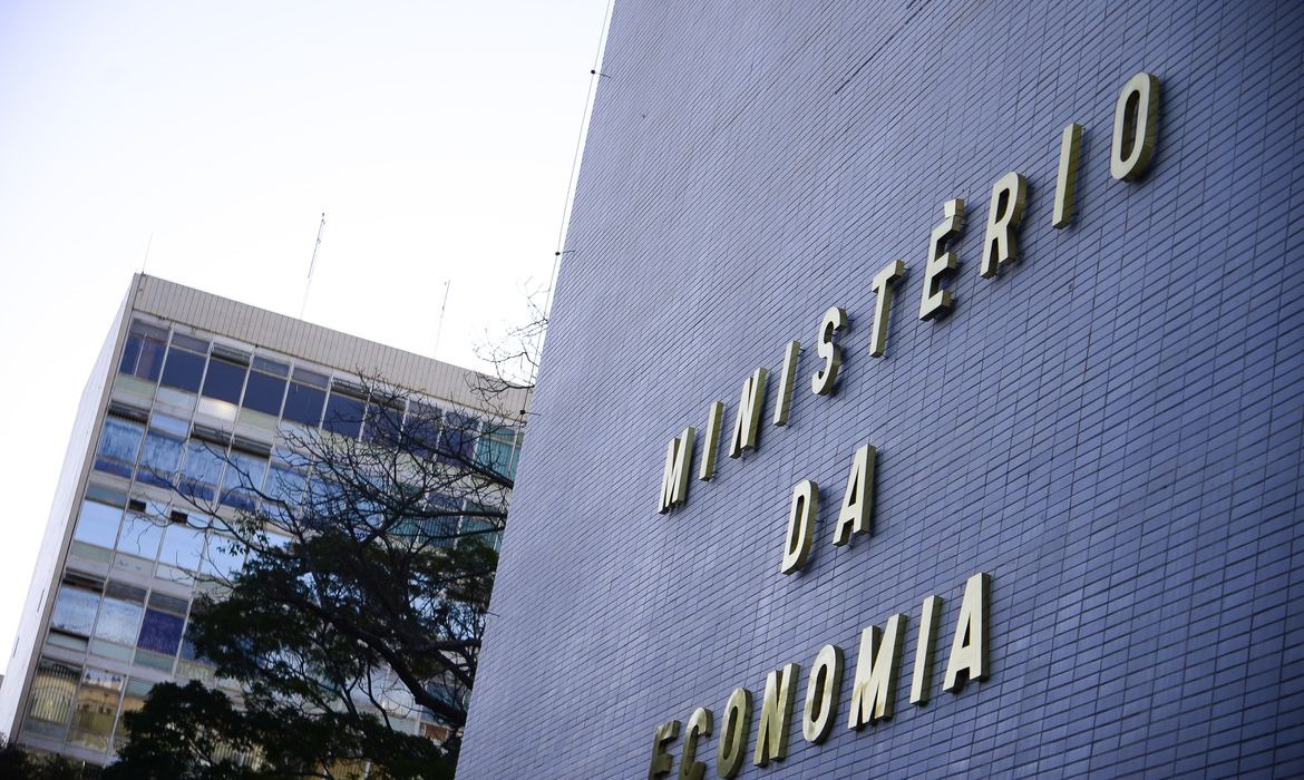 SALÁRIOS: Governo Federal defende reajuste de 5% para funcionalismo público