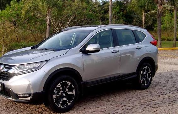 CRIMINOSOS: Universitário tem carro CRV roubado por ladrões na frente de faculdade