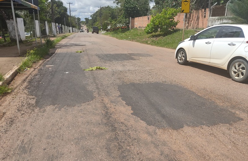 EDWILSON NEGREIROS: Após ação de vereador, Semob tapa-buracos na Estrada de Santo Antônio