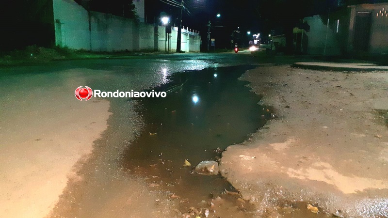 ENXUGANDO GELO: Esgoto jogado na rua pela população causa buracos na zona Sul