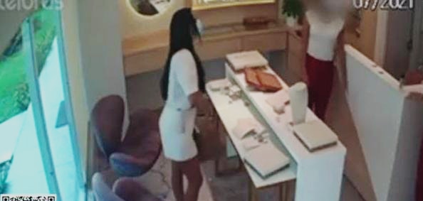 CRIMINOSA: Mulher armada invade restaurante e comete assalto na zona Leste de PVH