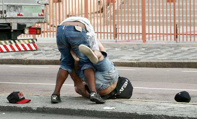 BEBEDEIRA: PM prende homens que saíram na porrada após crise de ciúmes