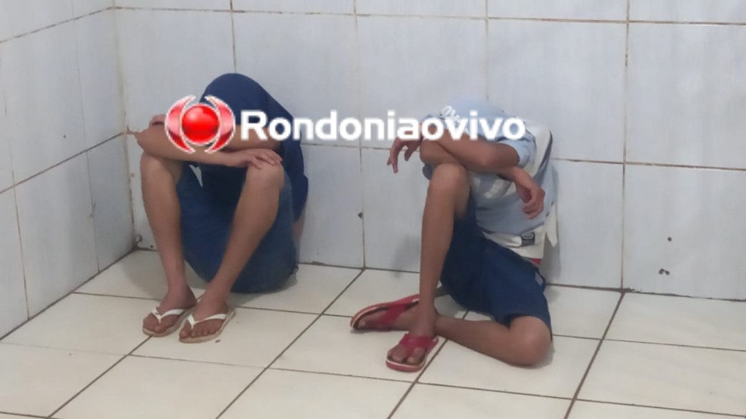 FLAGRANTE: Vítima de assalto persegue e dupla é detida com moto roubada e arma