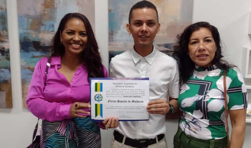 HOMENAGEM: Fórum Popular de Mulheres recebe Voto de Louvor da ALE