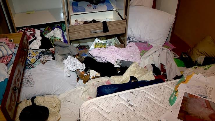 ROUBO A RESIDÊNCIA: Família fica refém de ladrões que levam R$ 5 mil e outros objetos de casa