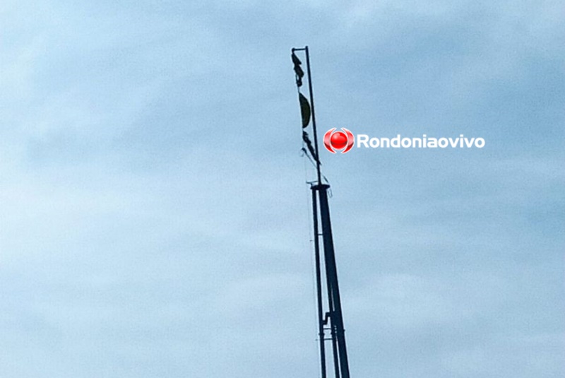 VERGONHA: Bandeira de Porto Velho segue um trapo na entrada da cidade