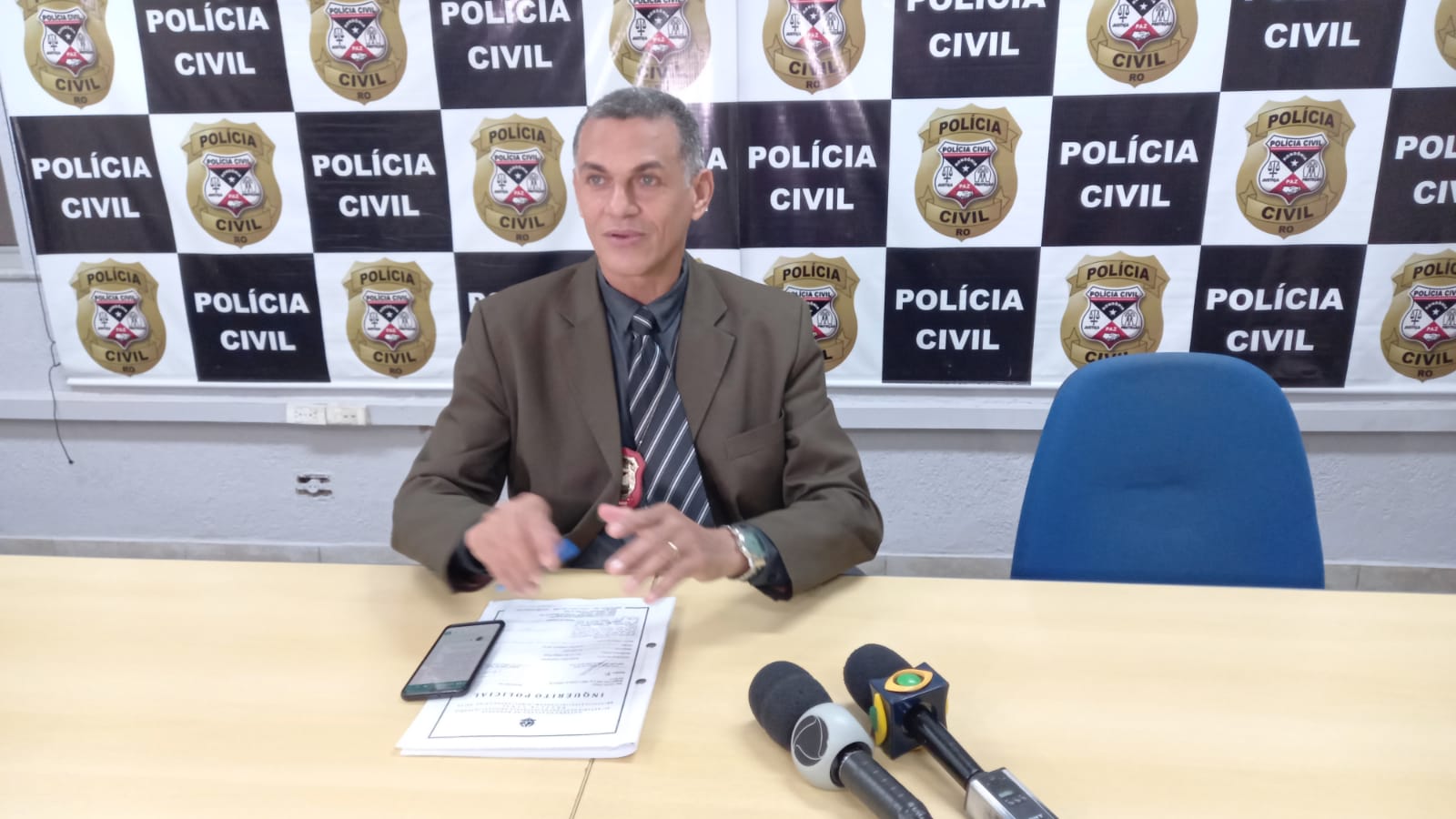 DETALHES: Coletiva sobre a prisão de dupla acusada de assassinato