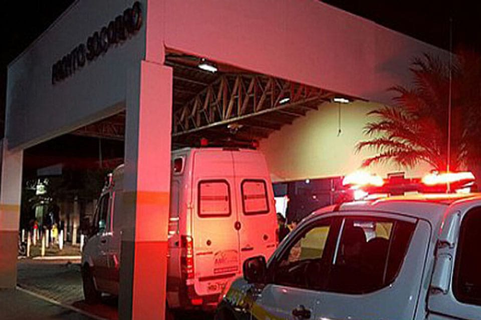 BRIGA: Marido é socorrido em estado grave ao ser esfaqueado pela esposa