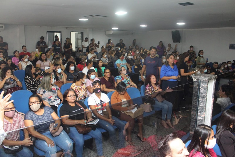 SALÁRIOS: Sindicatos se reúnem com prefeito para debater piso do Magistério