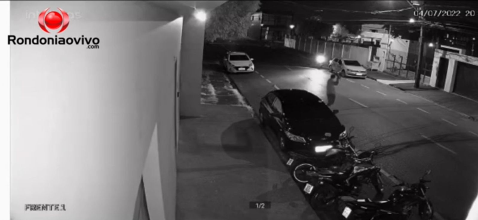 VÍDEO: Bandido é filmado furtando motocicleta na frente de emissora de TV