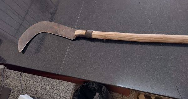 GOLPES DE FOICE: Após tentar matar vizinho, homem se entrega na delegacia e confessa crime