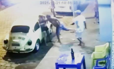 NÃO GOSTOU: Namorado é acusado de surrar mulher ao encontrá-la bebendo em bar