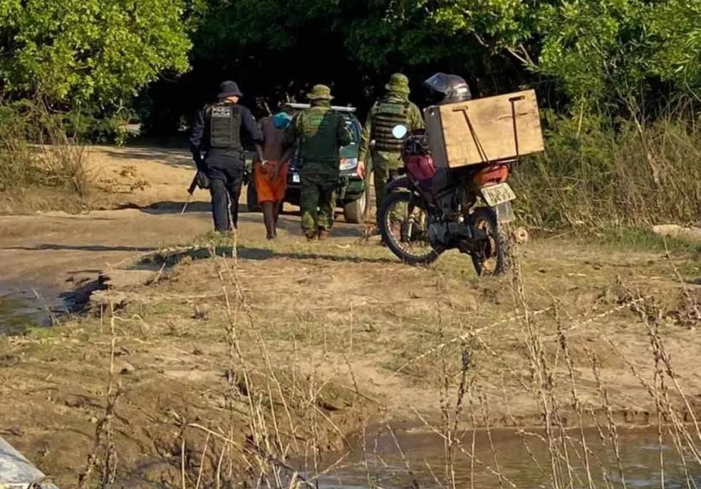 AFOGADO: Foragidos tentam escapar da polícia a nado e um desaparece no rio