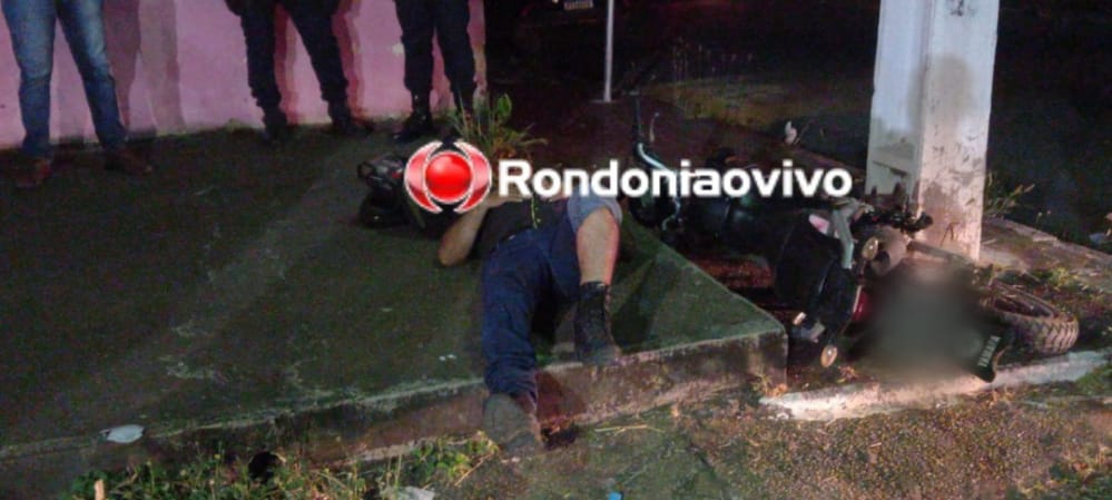 IMPRUDÊNCIA: Motociclista é jogado na calçada após ser atropelado por carro