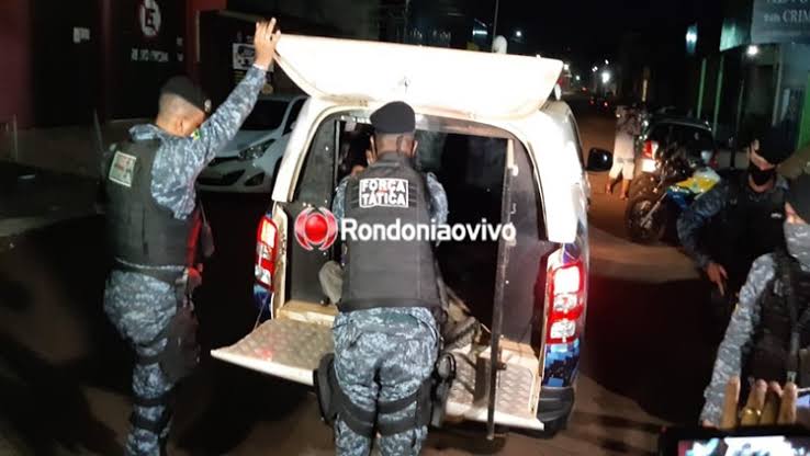 OPERAÇÃO EXTREMA: Força Tática prende dupla armada e com droga em residência