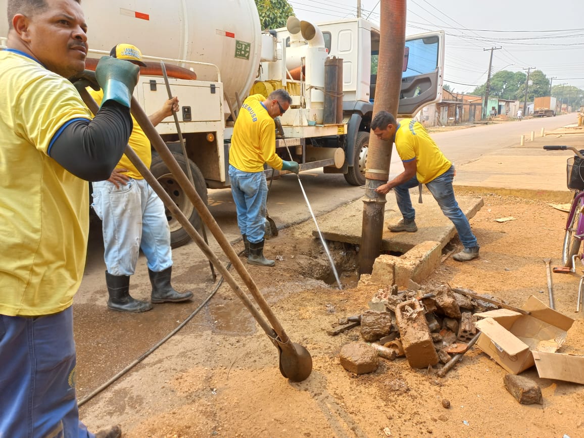 EDWILSON NEGREIROS: Prefeitura retira lixo e limpa bueiros na zona Leste após pedido de vereador
