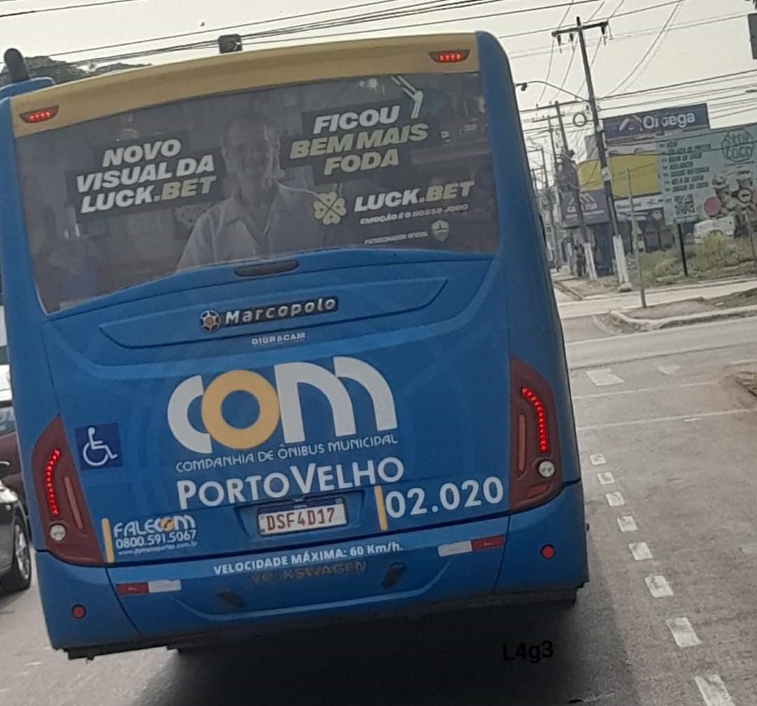 CENA DA CIDADE: Propaganda de site de aposta chama atenção em bus da capital