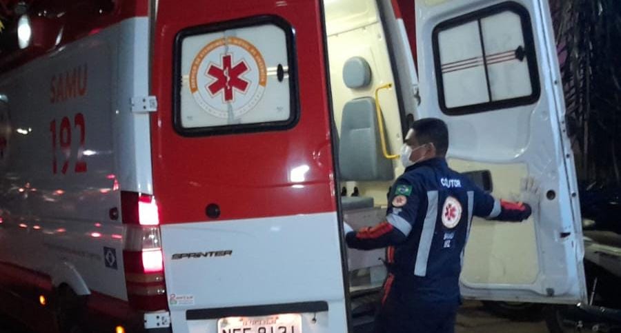 SOCORRIDA:  Mulher é esfaqueada no pescoço após bebedeira em bar com o marido 