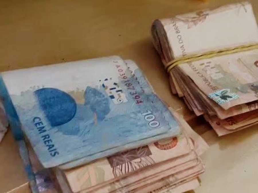 ASSALTADO: Empresário tem R$ 10 mil roubado após ser rendido na porta de casa