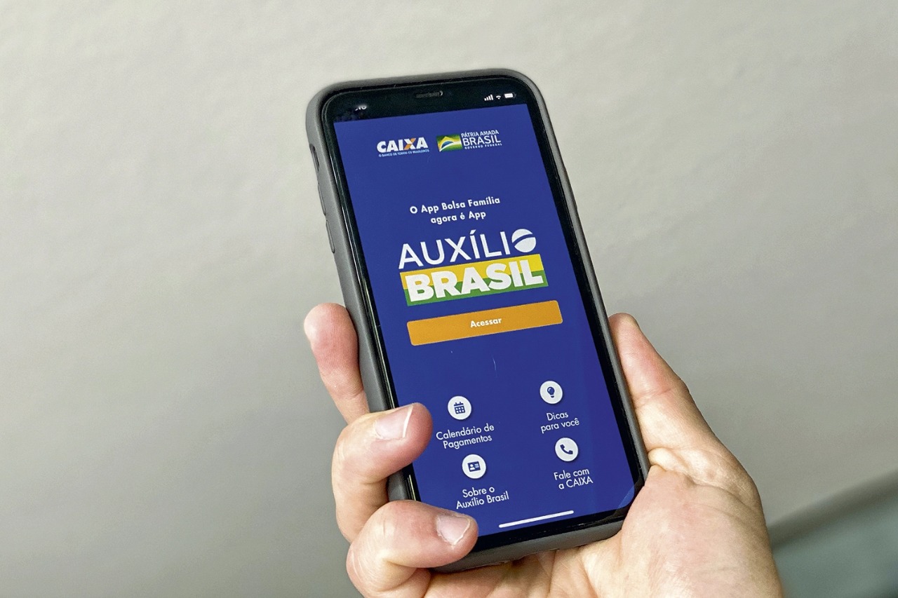 DINHEIRO: Caixa paga Auxílio Brasil a beneficiários de NIS de final 4