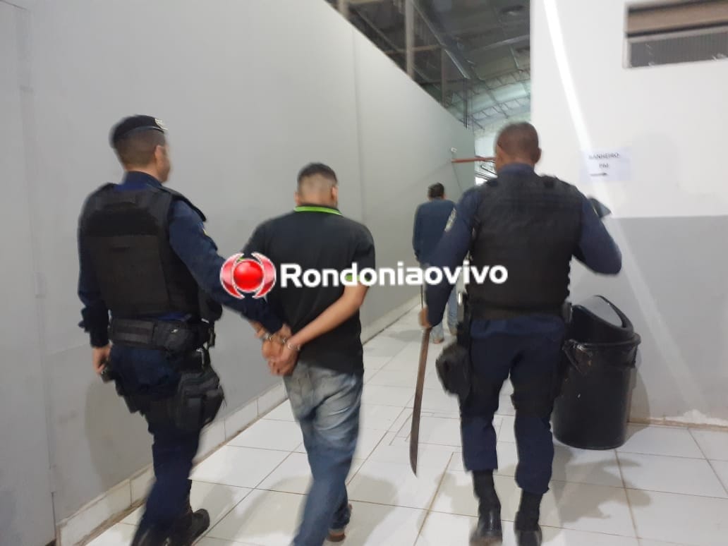 REVOLTANTE: Filho com facão tenta matar pai cadeirante e deficiente visual 