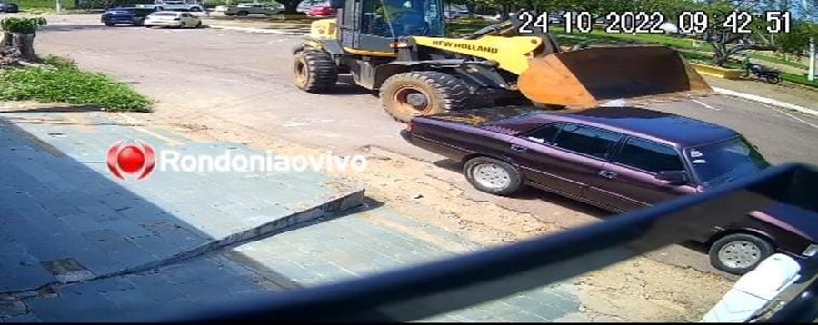 VEJA VÍDEO: Trator bate em carro de colecionador e funcionário da prefeitura foge