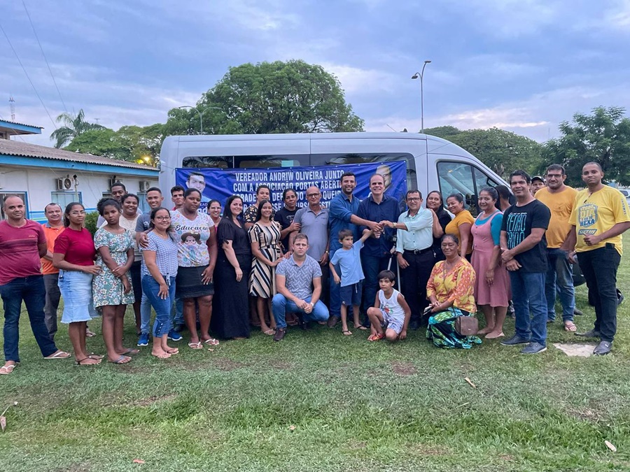 AÇÃO: Deputado Alan Queiroz participa de entrega de Van em Cujubim
