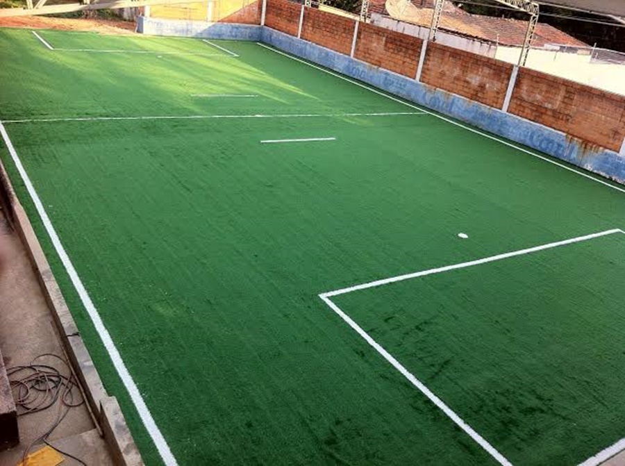 ARRASTÃO: Bandidos invadem campo de grama sintética e fazem o 'limpa'