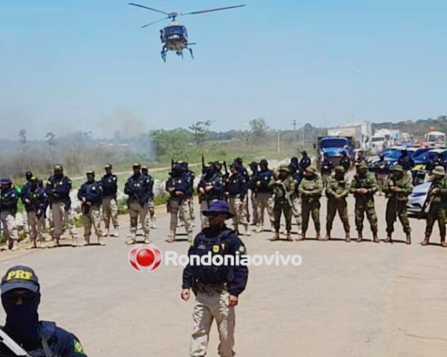 ORDEM DA JUSTIÇA: Força tarefa da polícia chega para desbloquear trecho na BR-364 em Jaci-Paraná 