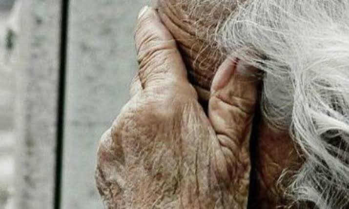 ALUCINADO: Neto agride a avó de 78 anos e ataca policial com mordidas 