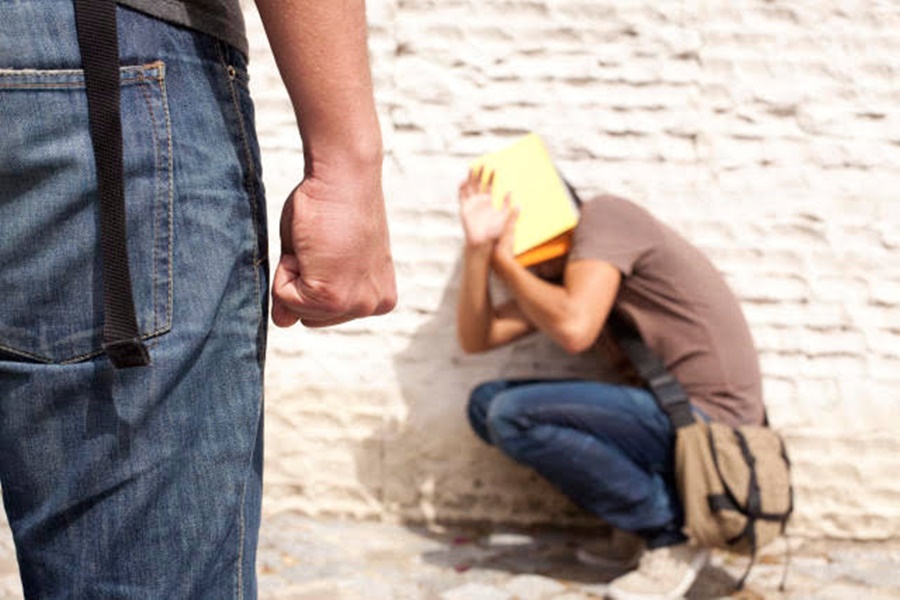 REAGIU: Estudante de 14 anos é agredido por ladrões durante roubo de celular 