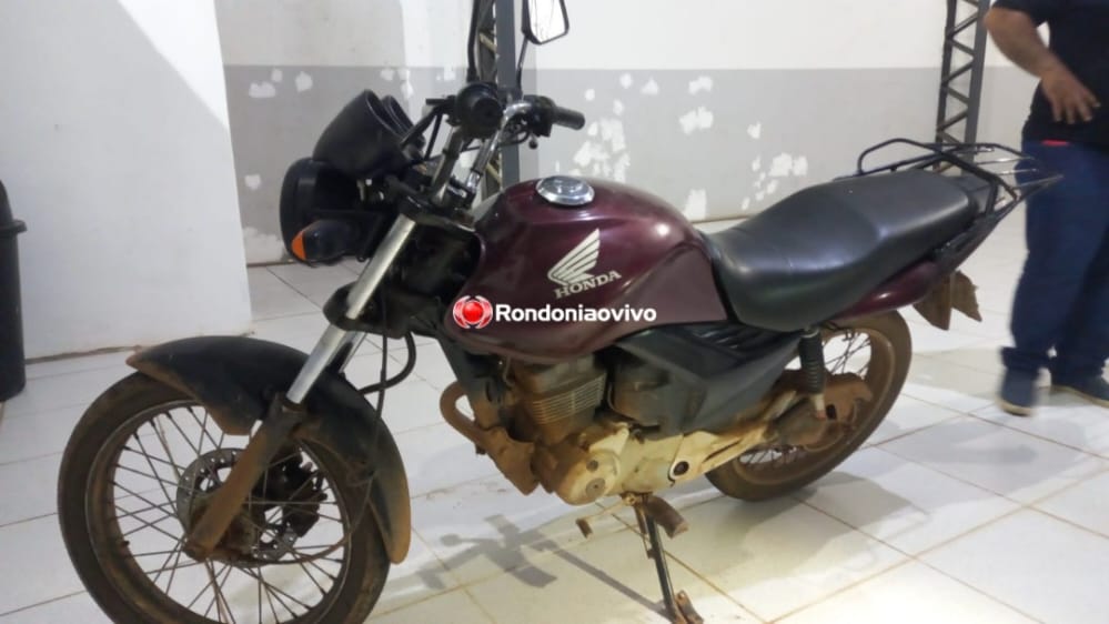 'DELIVERY DA MACONHA': Apenado e adolescente são flagrados com moto roubada indo entregar droga