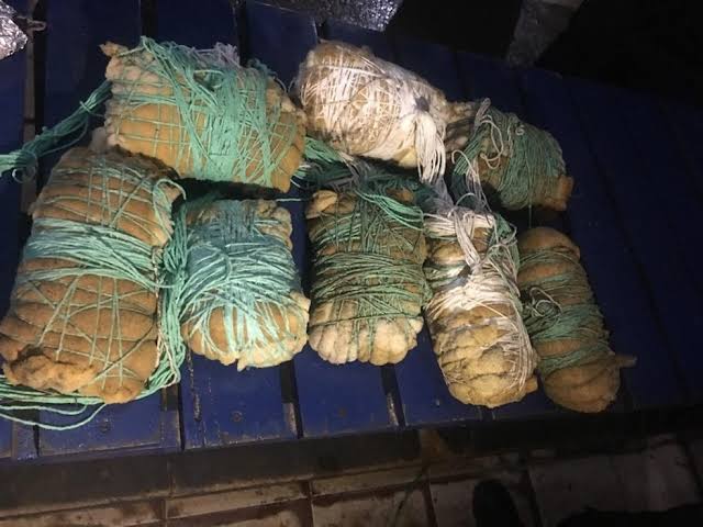 TRÁFICO NA COLÔNIA: Polícia Penal persegue bandidos que jogaram drogas para dentro de presídio 