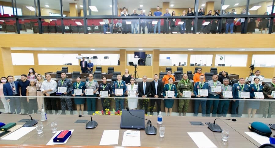 POLICIAIS: Dep. Alex Silva faz sessão solene para entrega de medalhas e votos de louvor