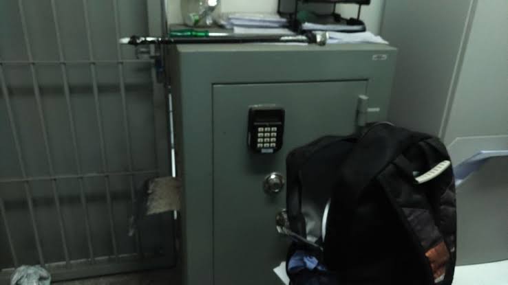 ENCAPUZADOS: Criminosos rendem vigia e tentam arrombar cofre em posto