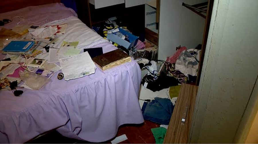 TENSÃO: Família é feita refém por trio armado em roubo a residência 