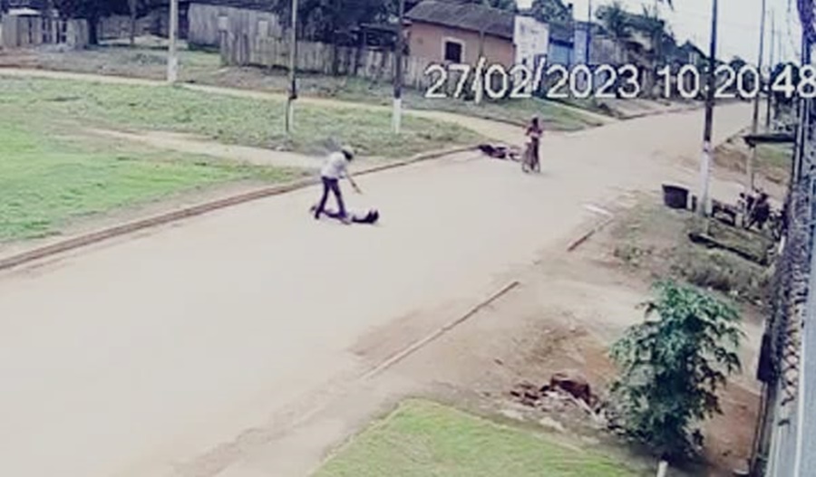 VÍDEO: Dois homens são executados a tiros no meio da rua