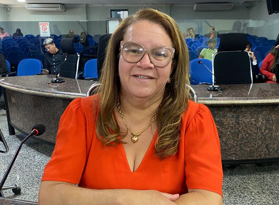 VEREADORA: Ellis Regina vota a favor do requerimento que revoga Lei que reajustou IPTU