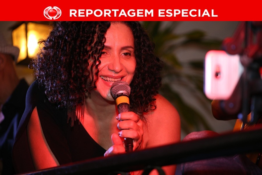 DUPLA JORNADA: Cantora de Rondônia revela detalhes de vida como cuidadora de idosos