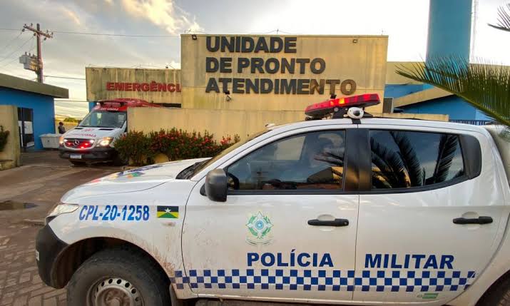 DENTRO DE CASA: Rapaz é atacado pelo ex-marido da sogra após briga por causa de crianças