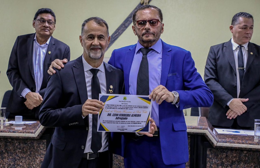 HOMENAGEM: Vereador Dr Macário concede título de cidadão honorário