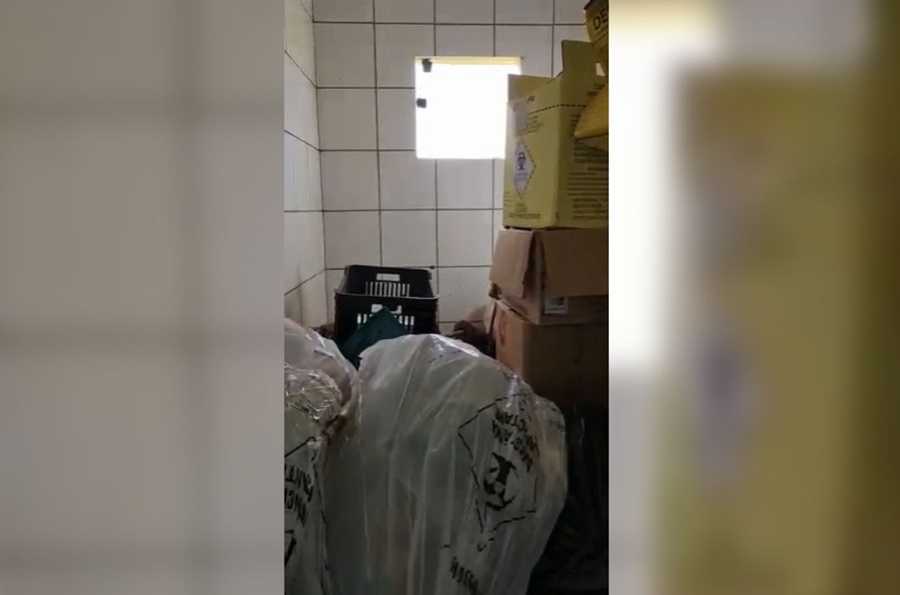 PERIGO: População denuncia lixo hospitalar mal armazenado em posto de saúde