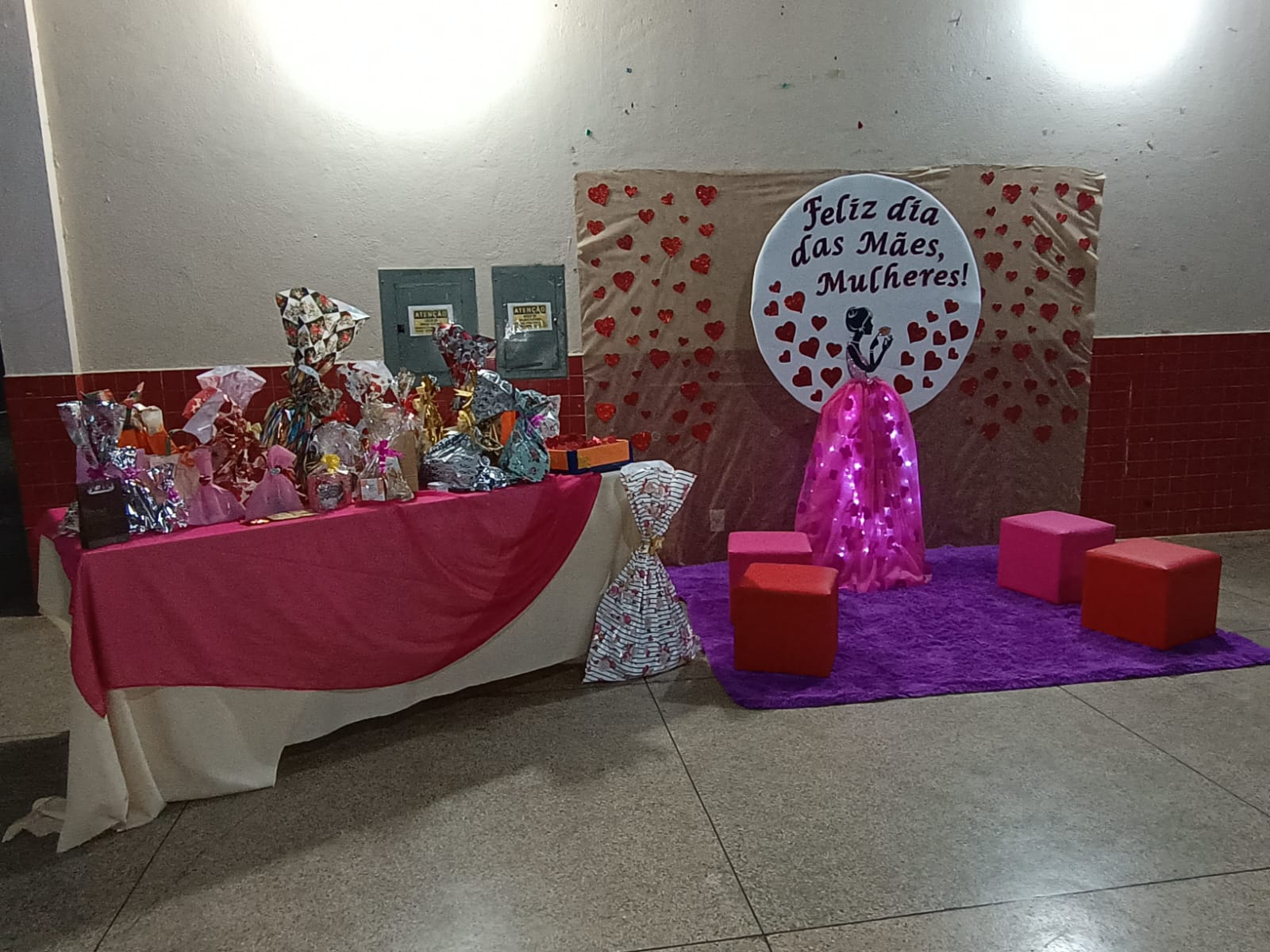 CENAS DA CIDADE: Escola na zona Sul de Porto Velho faz homenagem às alunas-mães