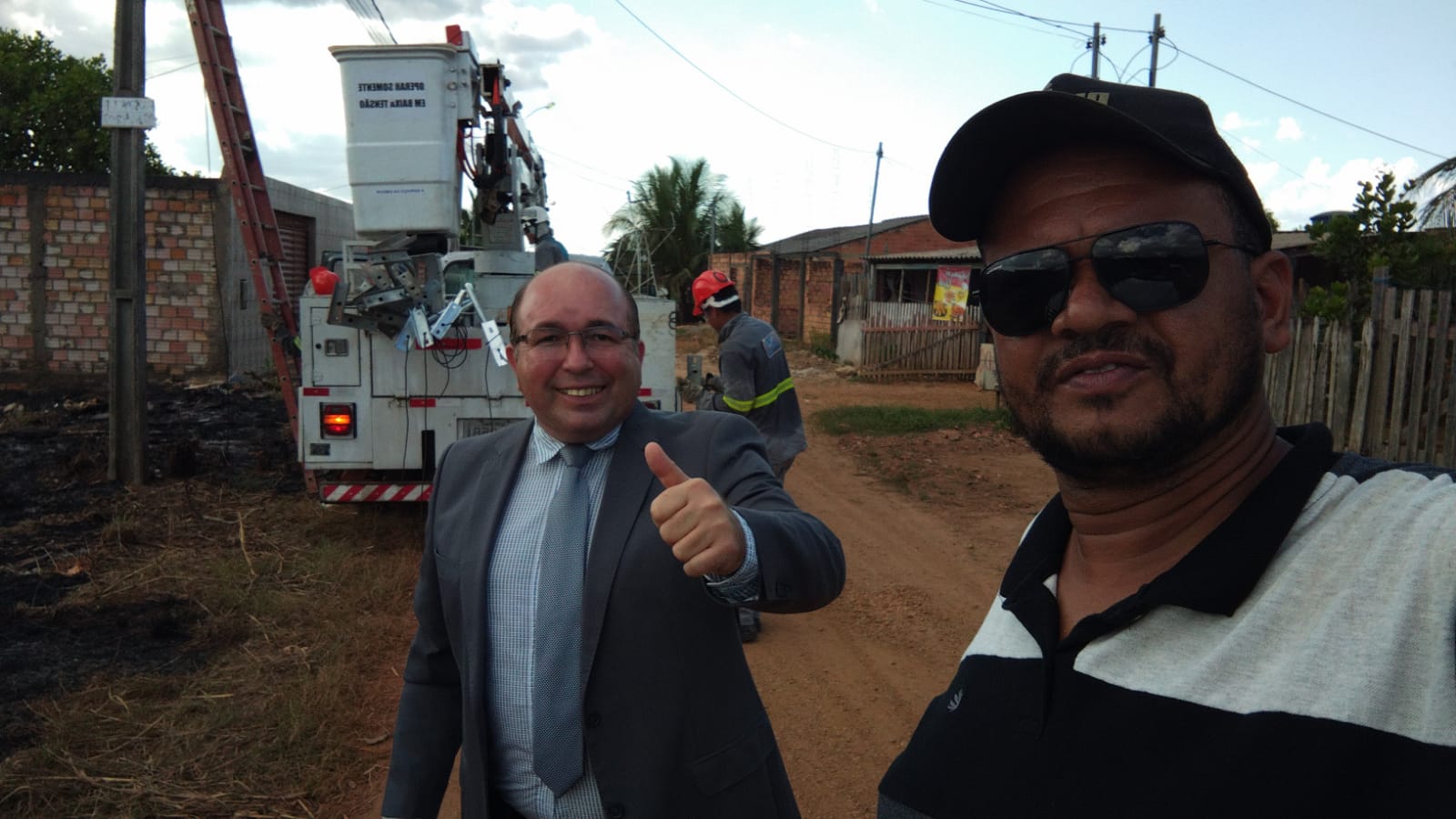 EDWILSON NEGREIROS: Bairro Aparecida recebe serviço de iluminação após pedido de vereador na capital