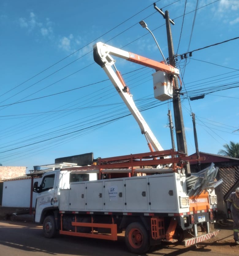 EDWILSON NEGREIROS: EMDUR substitui 24 pontos de iluminação na zona Leste a pedido de vereador