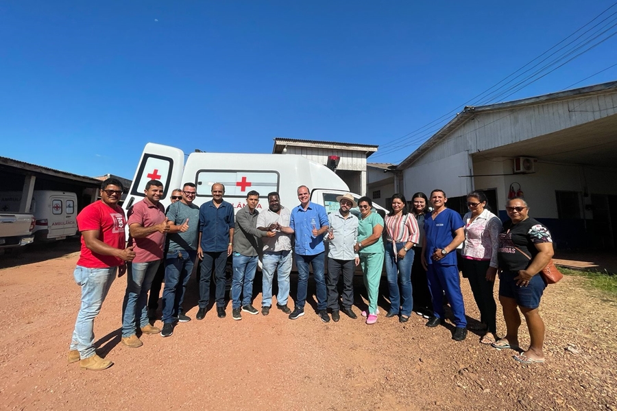 ALAN QUEIROZ: Deputado realiza a entrega de ambulância em Parecis a pedido de vereador